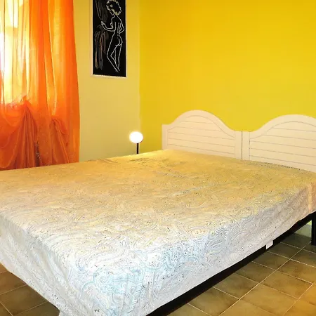 Hébergement de vacances Rei Marina Fronte Mare - Rei204 By Interhome *